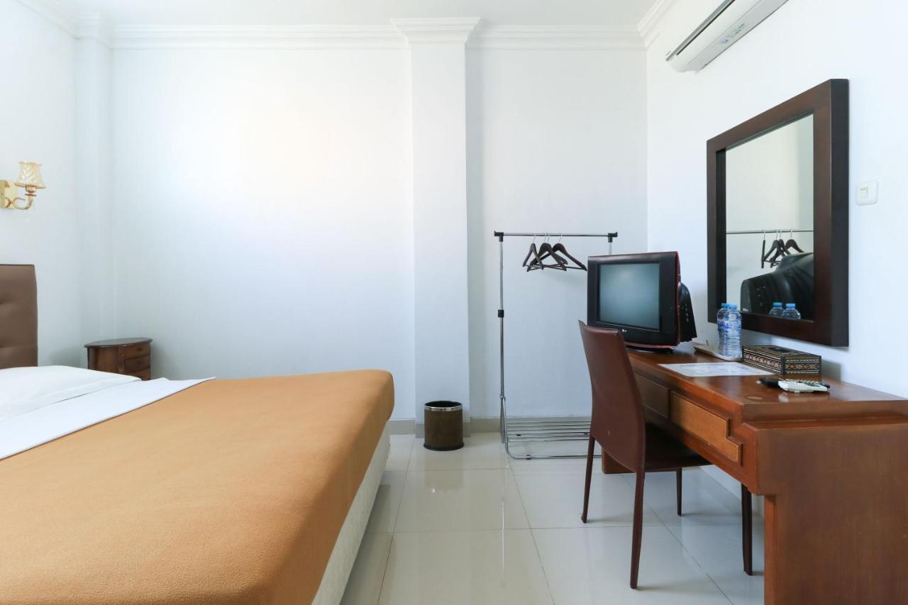 Ge JacMart Homestay Makassar Exteriör bild