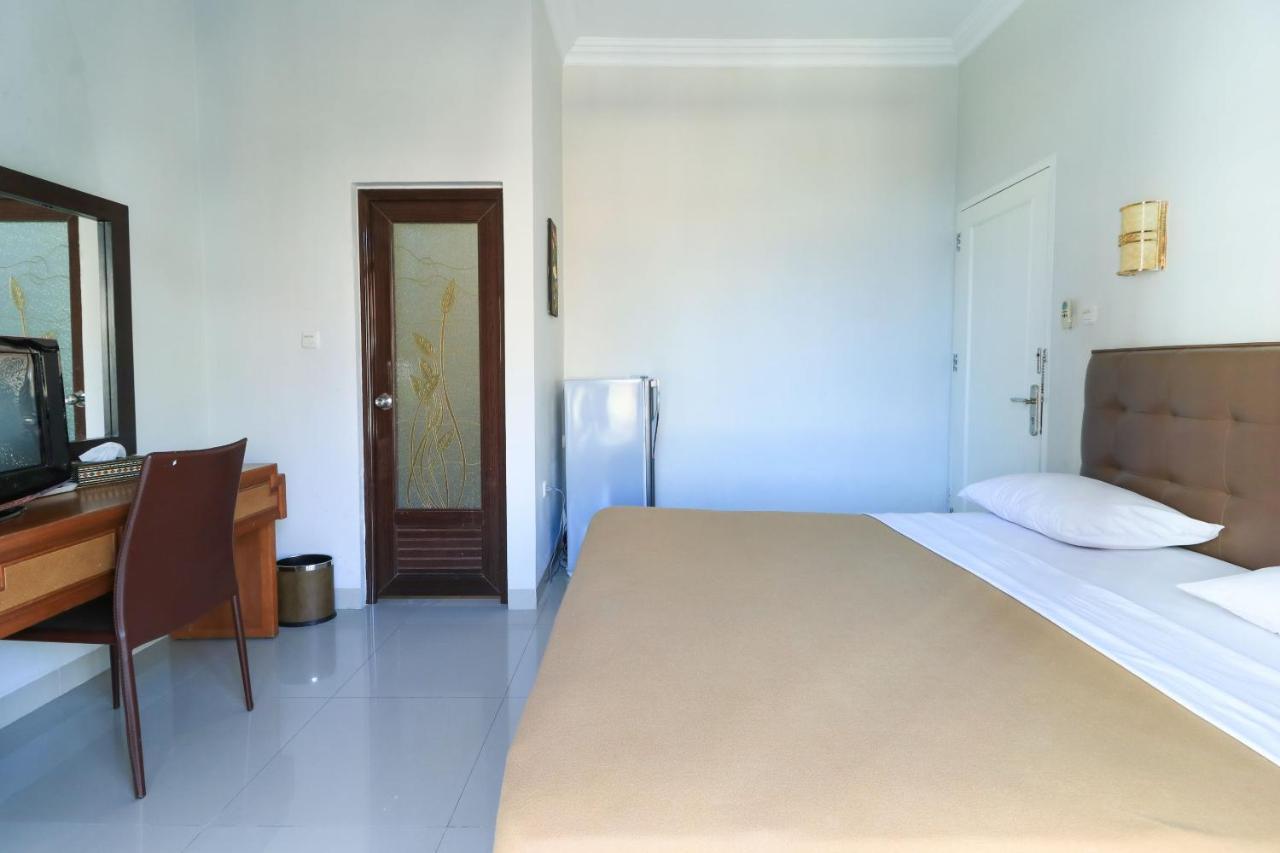 Ge JacMart Homestay Makassar Exteriör bild